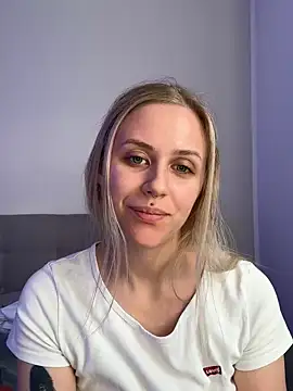 Snapshot of lunawolf21 chatting on February 19, 7:28 am lunawolf21 online show from February 19, 7:28 am