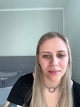 Snapshot of lunawolf21 chatting on March 4, 5:45 pm lunawolf21 online show from March 4, 5:45 pm
