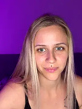 lunawolf21 online show from October 9, 6:39 pm