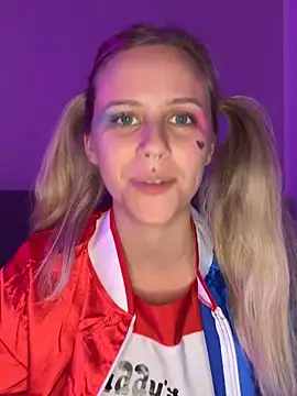 lunawolf21 online show from October 18, 5:46 pm