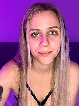 lunawolf21 online show from November 24, 7:30 am