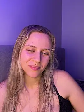 lunawolf21 online show from February 2, 7:56 pm