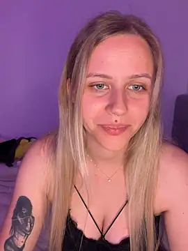lunawolf21 online show from May 11, 6:41 am