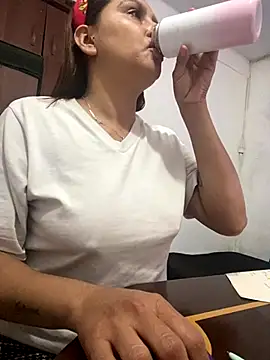 Keittly  online show from December 4, 9:02 pm