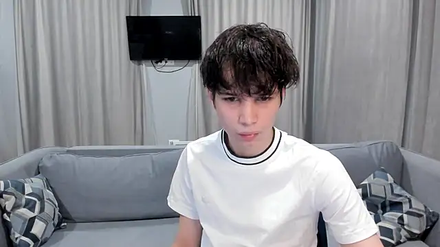 Snapshot of Im_Shine_Guy chatting on December 1, 7:36 pm Im Shine Guy online show from December 1, 7:36 pm