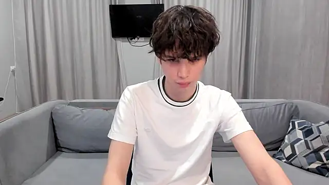Snapshot of Im_Shine_Guy chatting on December 4, 7:01 pm Im Shine Guy online show from December 4, 7:01 pm