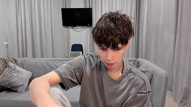 Snapshot of Im_Shine_Guy chatting on December 17, 7:37 pm Im Shine Guy online show from December 17, 7:37 pm