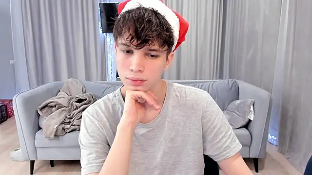 Snapshot of Im_Shine_Guy chatting on December 30, 8:58 pm Im Shine Guy online show from December 30, 8:58 pm