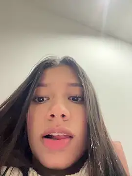 Snapshot of Lolitacooper chatting on February 3, 10:32 pm Lolitacooper online show from February 3, 10:32 pm