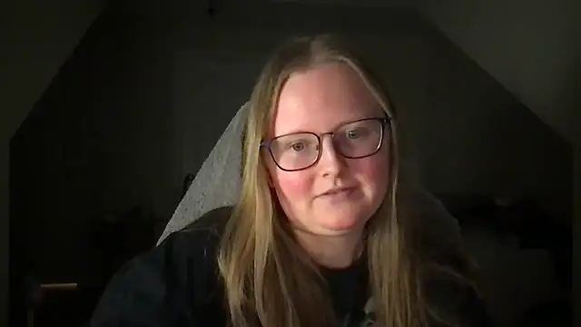 Snapshot of lexie_lilacs chatting on January 26, 12:05 am lexie lilacs online show from January 26, 12:05 am