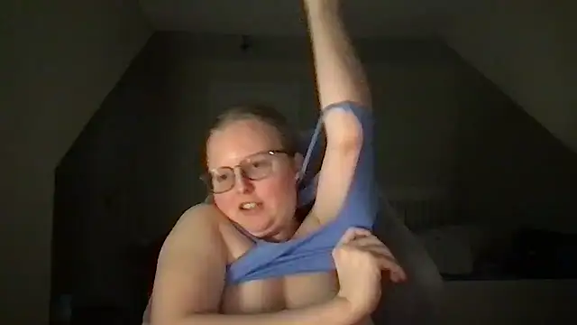 Snapshot of lexie_lilacs chatting on January 31, 3:41 am lexie lilacs online show from January 31, 3:41 am