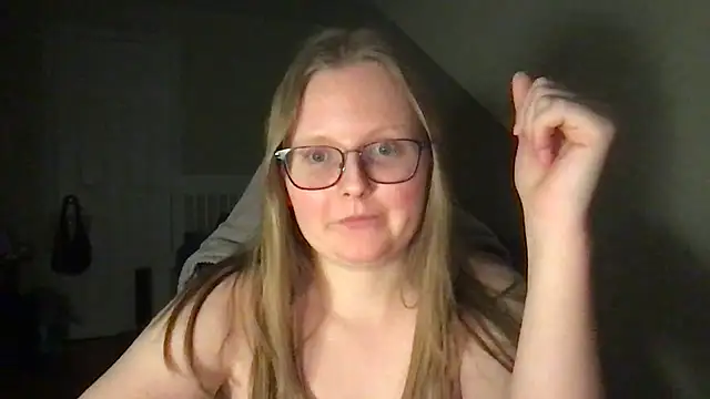 Snapshot of lexie_lilacs chatting on February 14, 3:22 am lexie lilacs online show from February 14, 3:22 am