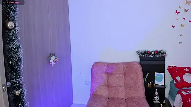 Snapshot of AndreaVelasco chatting on December 19, 9:11 pm AndreaVelasco online show from December 19, 9:11 pm