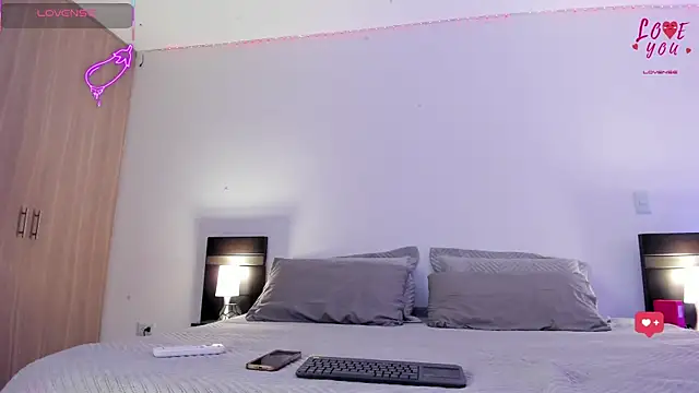 Snapshot of AndreaVelasco chatting on February 7, 9:07 pm AndreaVelasco online show from February 7, 9:07 pm