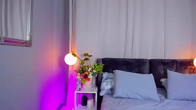 Snapshot of CarlaWhite chatting on March 27, 8:26 am CarlaWhite online show from March 27, 8:26 am