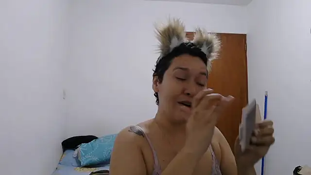 luxandracon23 online show from February 4, 7:20 pm