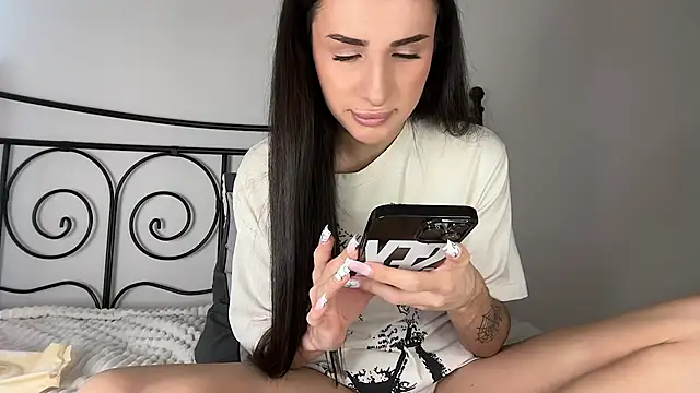 Kim Oberlin  online show from March 28, 11:10 am