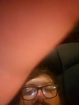 Snapshot of mikesfatdick chatting on December 3, 1:30 am mikesfatdick online show from December 3, 1:30 am