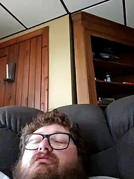 Snapshot of mikesfatdick chatting on December 19, 4:35 pm mikesfatdick online show from December 19, 4:35 pm