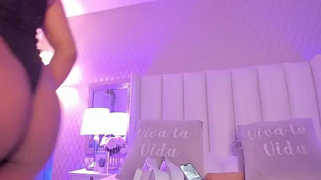 SophiaSmiiths  online show from December 17, 10:05 pm