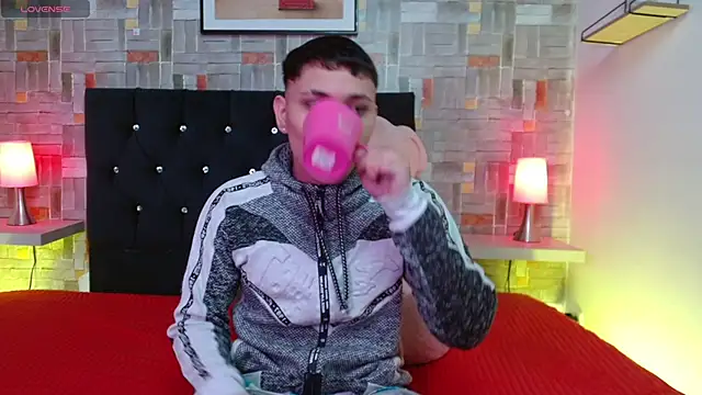 Snapshot of couple_lovelyds chatting on January 14, 12:56 pm couple lovelyds online show from January 14, 12:56 pm