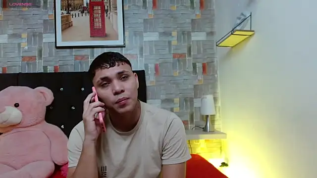 Snapshot of couple_lovelyds chatting on January 19, 12:50 pm couple lovelyds online show from January 19, 12:50 pm