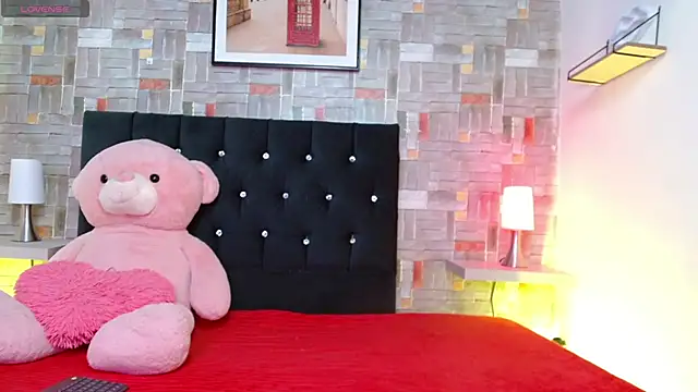 Snapshot of couple_lovelyds chatting on January 22, 1:00 pm couple lovelyds online show from January 22, 1:00 pm