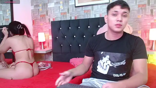 Snapshot of couple_lovelyds chatting on January 24, 1:03 pm couple lovelyds online show from January 24, 1:03 pm