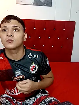 Snapshot of couple_lovelyds chatting on February 5, 6:48 pm couple lovelyds online show from February 5, 6:48 pm