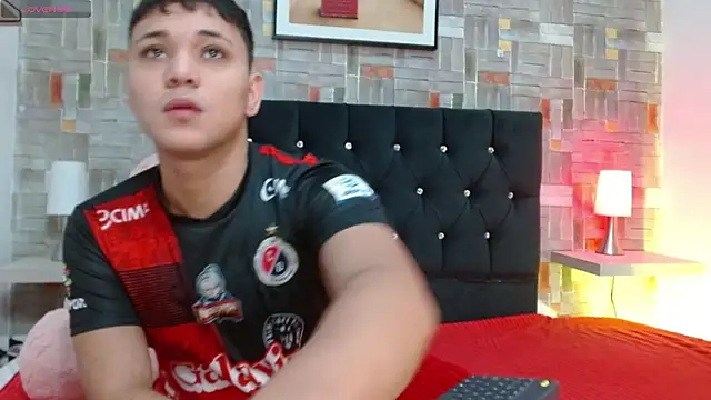 Snapshot of couple_lovelyds chatting on February 27, 12:34 pm couple lovelyds online show from February 27, 12:34 pm