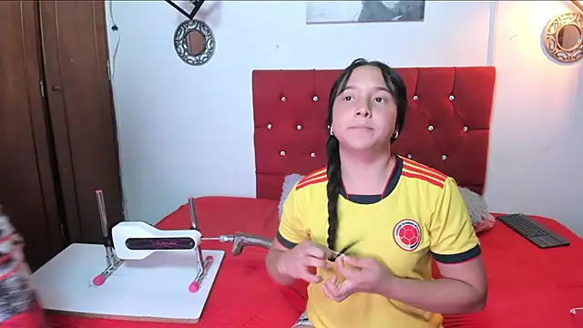 Snapshot of couple_lovelyds chatting on March 6, 12:30 pm couple lovelyds online show from March 6, 12:30 pm