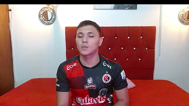 Snapshot of couple_lovelyds chatting on March 12, 6:44 pm couple lovelyds online show from March 12, 6:44 pm