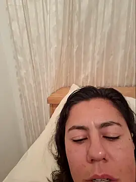 Snapshot of LauraBernardes22 chatting on February 12, 4:33 am LauraBernardes22 online show from February 12, 4:33 am