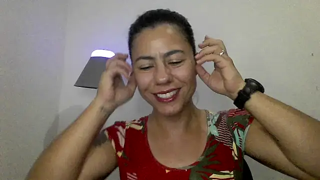 Snapshot of LauraBernardes22 chatting on March 17, 2:08 am LauraBernardes22 online show from March 17, 2:08 am