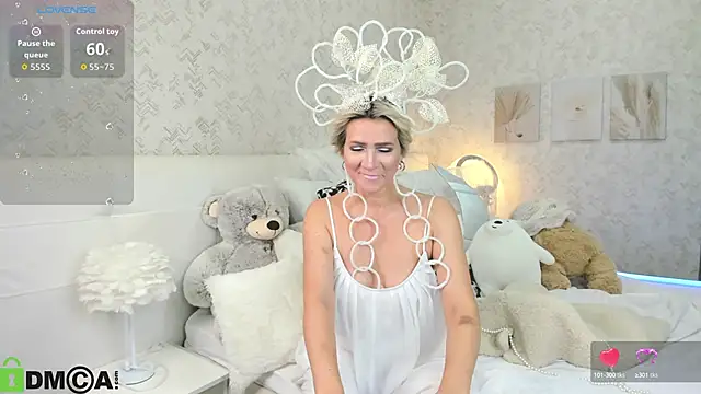 Luna  Lewis online show from October 13, 8:36 am