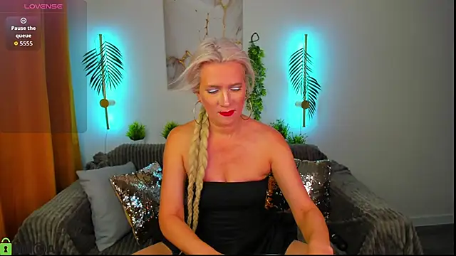 Luna  Lewis online show from November 11, 8:47 am