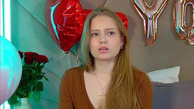 Snapshot of SelinSwarovski chatting on February 16, 4:41 am SelinSwarovski online show from February 16, 4:41 am
