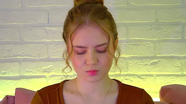 Snapshot of SelinSwarovski chatting on February 22, 4:49 pm SelinSwarovski online show from February 22, 4:49 pm