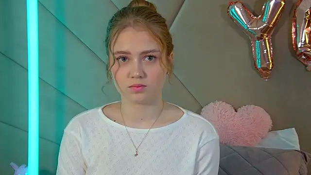 Snapshot of SelinSwarovski chatting on February 28, 4:52 pm SelinSwarovski online show from February 28, 4:52 pm