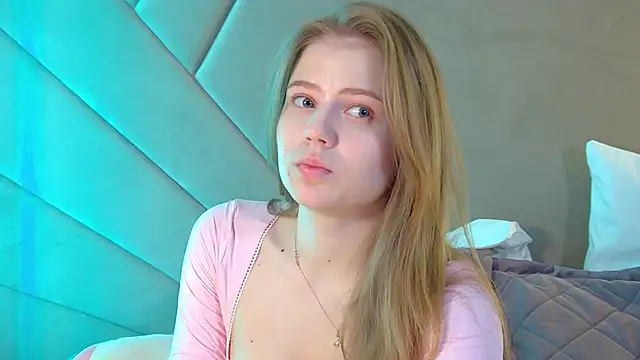 Snapshot of SelinSwarovski chatting on March 16, 3:38 pm SelinSwarovski online show from March 16, 3:38 pm