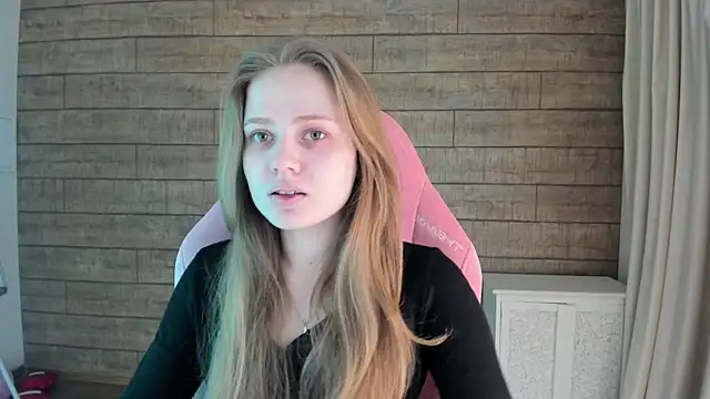 Snapshot of SelinSwarovski chatting on April 20, 4:21 pm SelinSwarovski online show from April 20, 4:21 pm