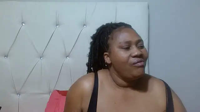 Snapshot of AuntyBigMadam87 chatting on September 13, 7:02 pm AuntyBigMadam87 online show from September 13, 7:02 pm