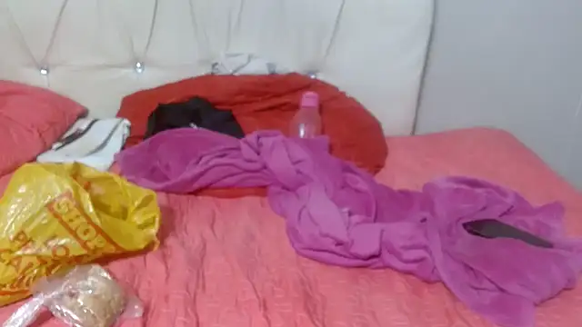 Snapshot of AuntyBigMadam87 chatting on September 17, 6:53 pm AuntyBigMadam87 online show from September 17, 6:53 pm