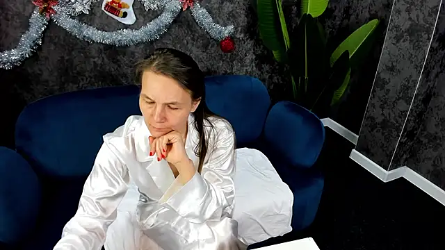 Lillian White online show from December 29, 7:17 am