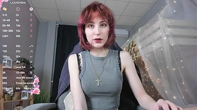 Snapshot of LuxRayi chatting on March 13, 8:43 am LuxRayi online show from March 13, 8:43 am