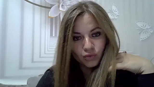 Snapshot of TinaFun4u chatting on October 12, 2:43 am TinaFun4u online show from October 12, 2:43 am