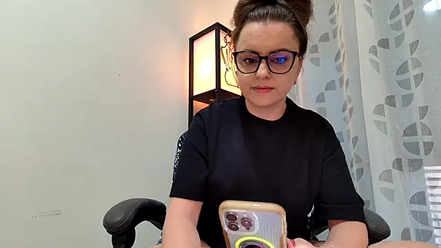 Eelleen online show from June 9, 12:39 pm