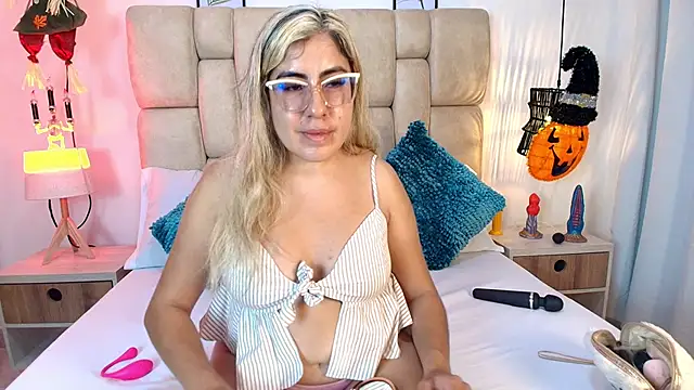 AdharaSmithh online show from October 24, 7:21 pm