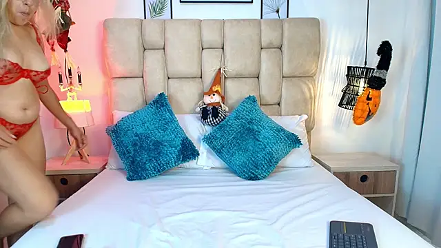 AdharaSmithh online show from October 27, 7:07 pm