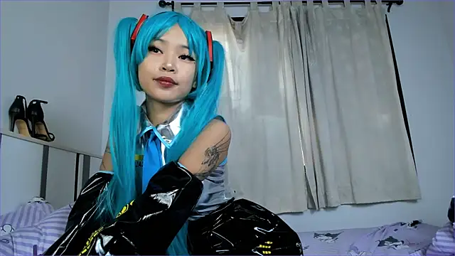 Snapshot of alina_dream chatting on February 15, 4:36 am alina dream online show from February 15, 4:36 am